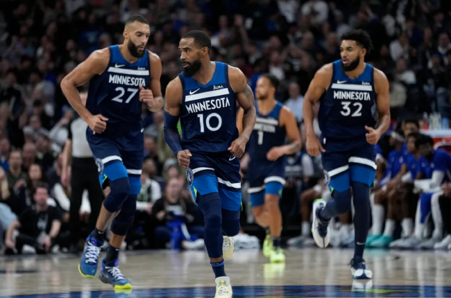  爱德华兹三分箭如雨，森林狼射落太阳迎首胜