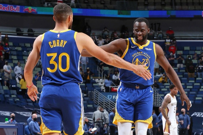  库里单节21分助勇士击退灰熊止连败势